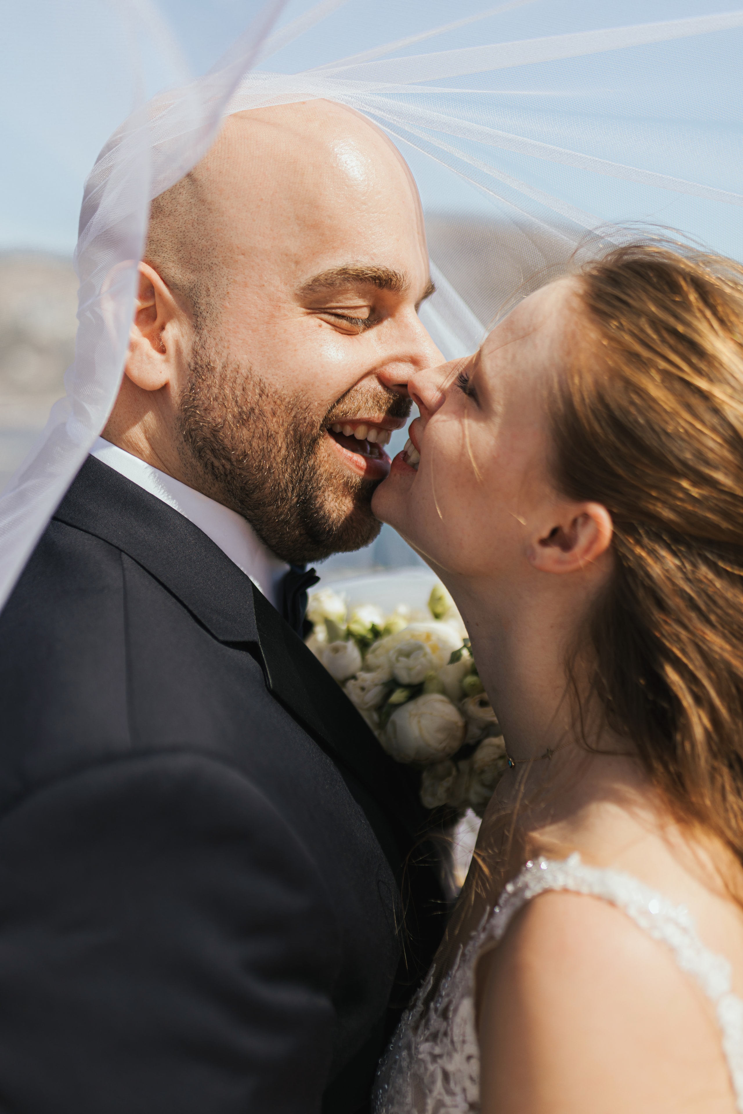 Agis and Ioanna kissing beneath Ioanna's veil