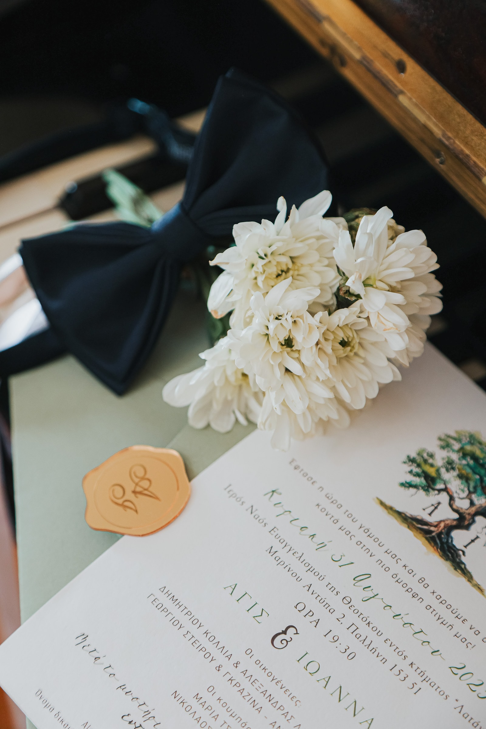 Wedding rings detail photography